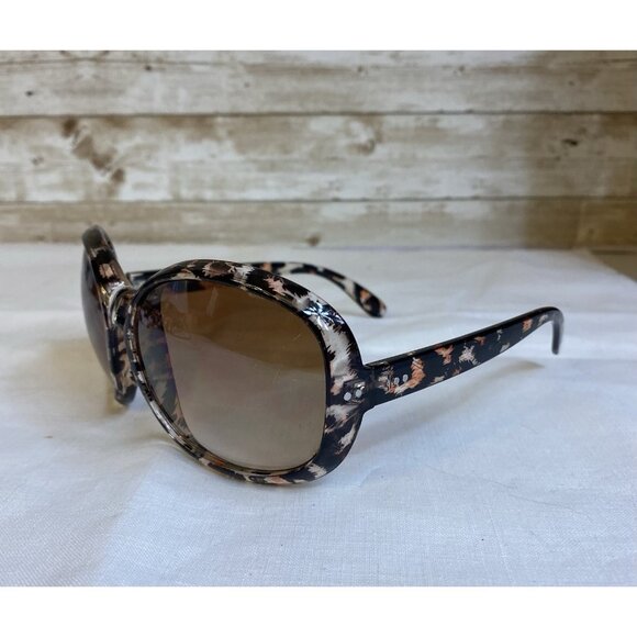 Vintage Oversized Fashion Sunglasses in Faux Tortoiseshell - Picture 2 of 15